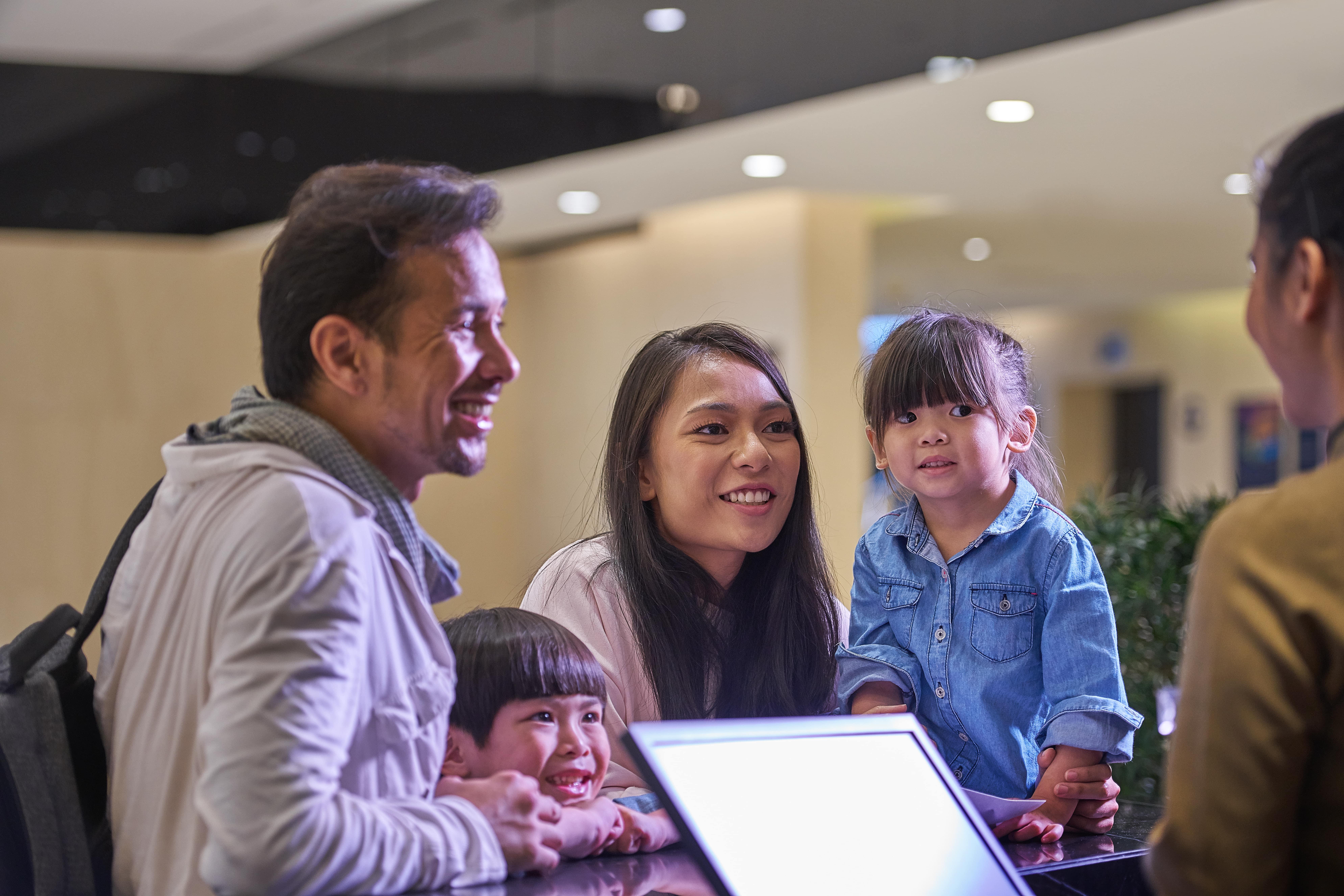 Grand Ion Delemen Hotel Genting Highlands Eksteriør billede Family at the airport