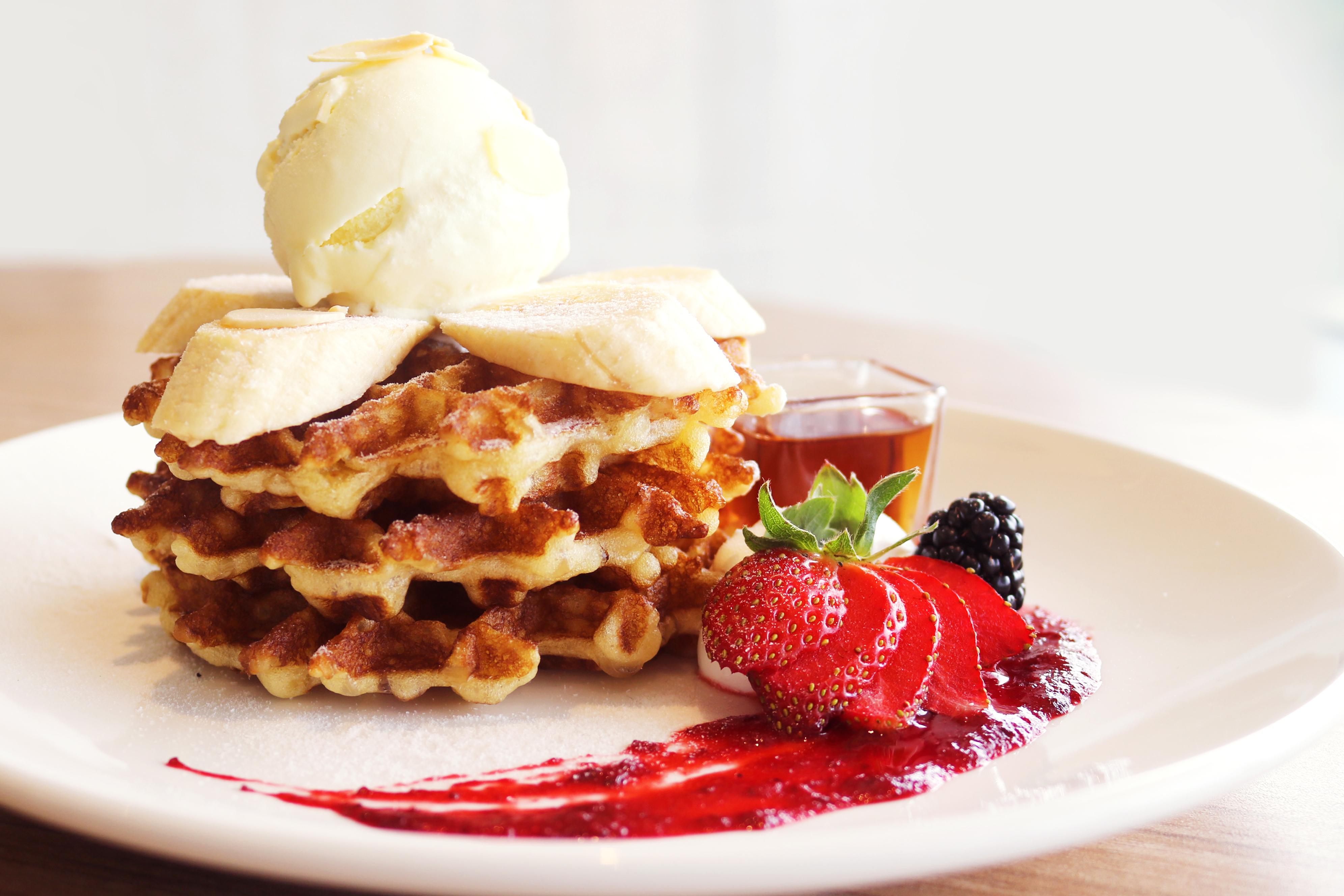 Grand Ion Delemen Hotel Genting Highlands Eksteriør billede A Belgian waffle with fruit and ice cream