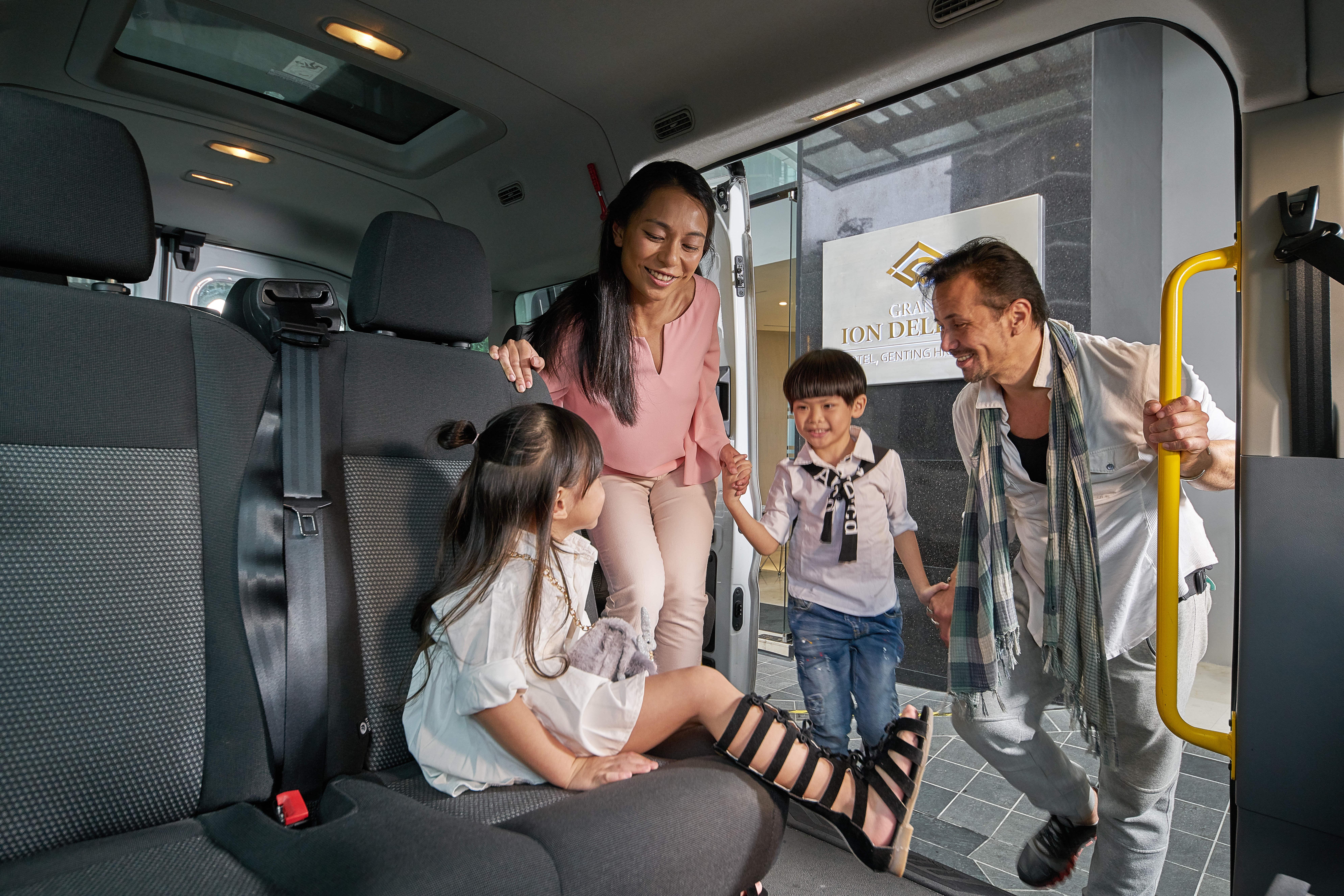 Grand Ion Delemen Hotel Genting Highlands Eksteriør billede Family boarding the Lion's City