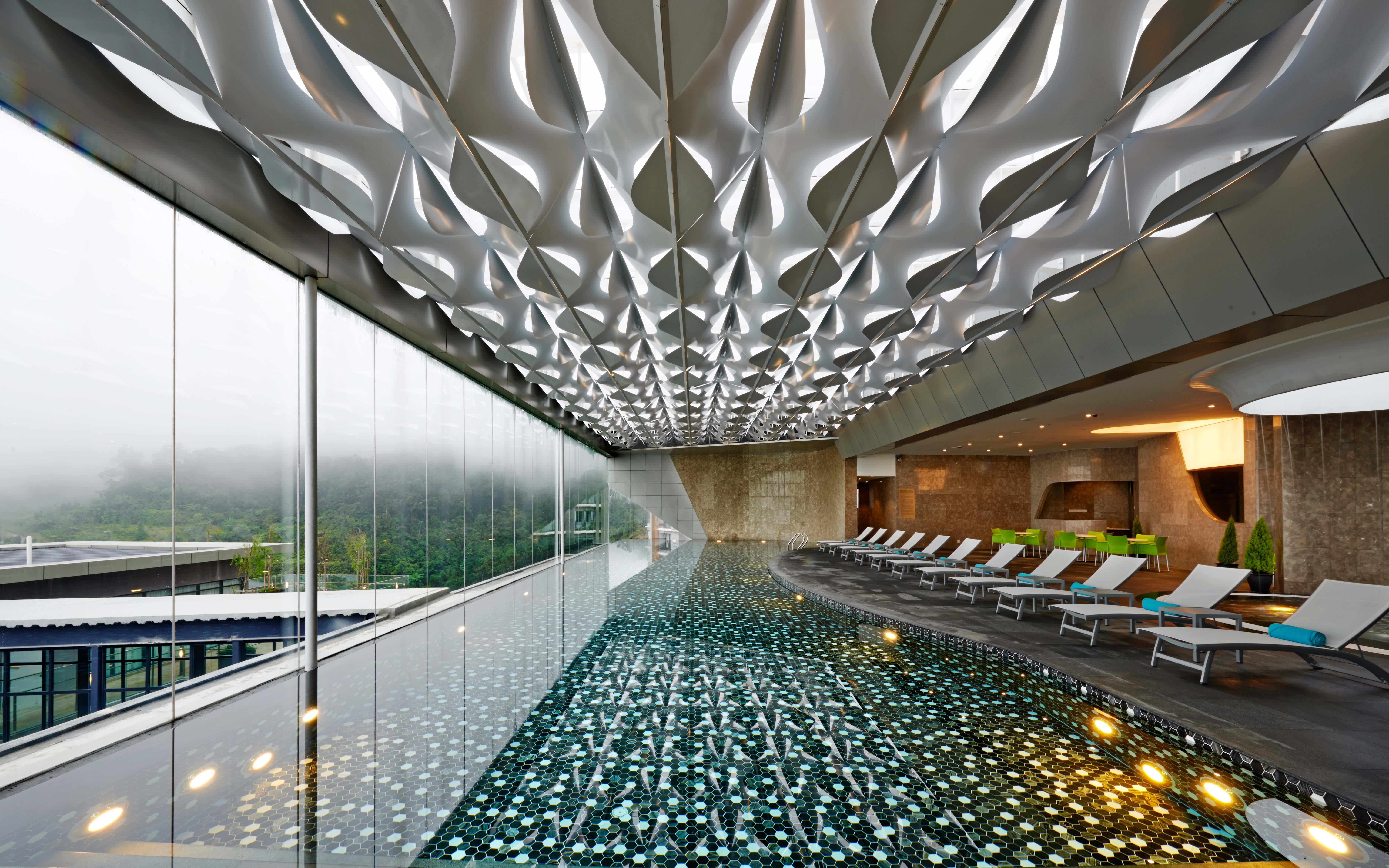 Grand Ion Delemen Hotel Genting Highlands Eksteriør billede The pool at the 101 Sky Lounge