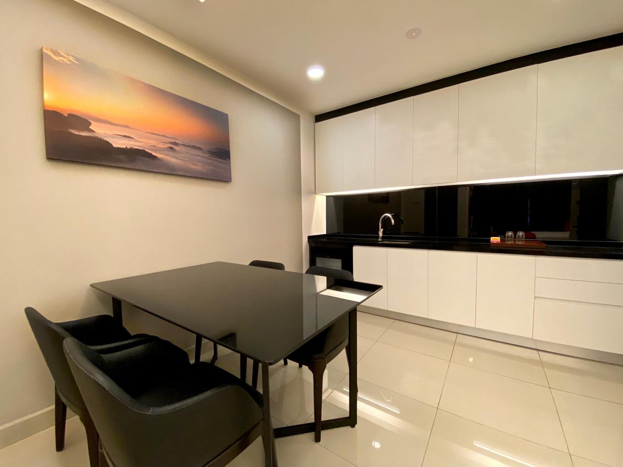 Grand Ion Delemen Hotel Genting Highlands Eksteriør billede A modern kitchen